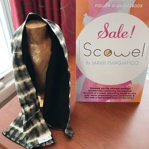 SCOWEL: Towel/scarf fitness accessory. Sweat&Mode